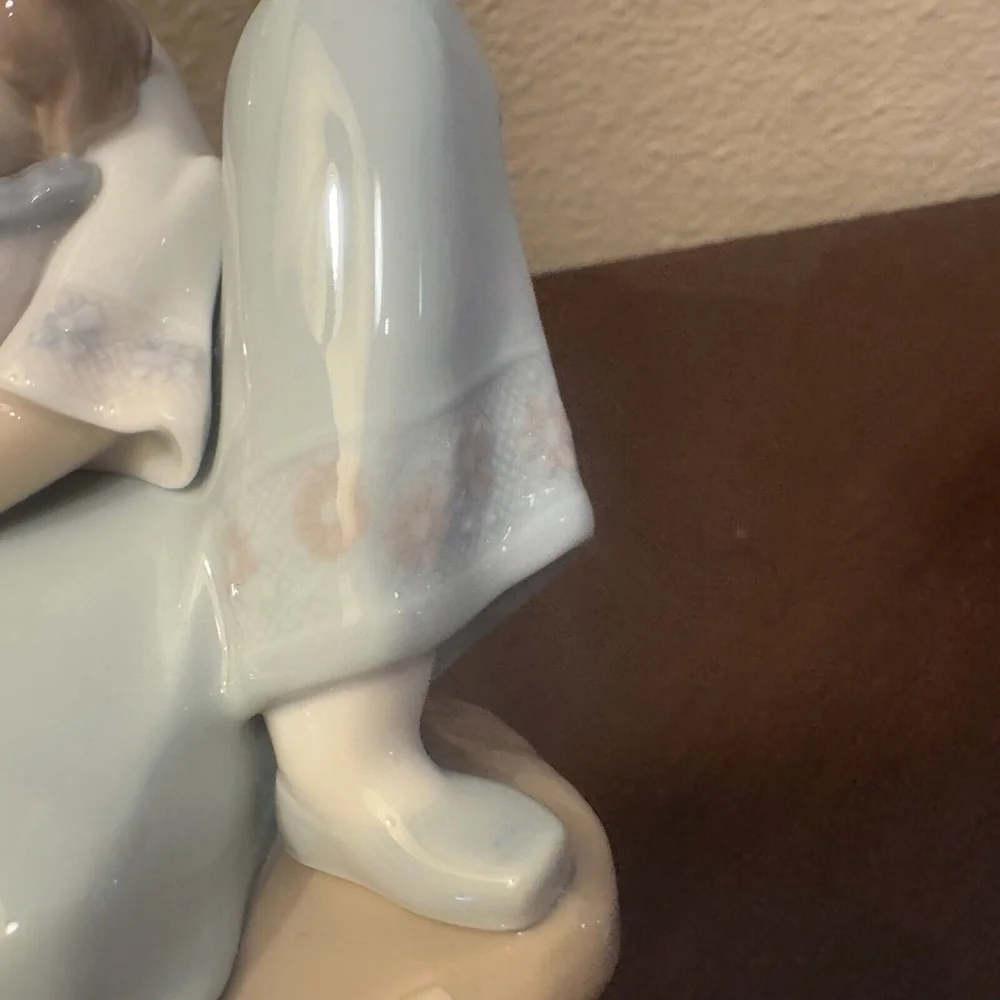 Lladro Figurine 5990 Thoughtful Caress Mint Condition No Box